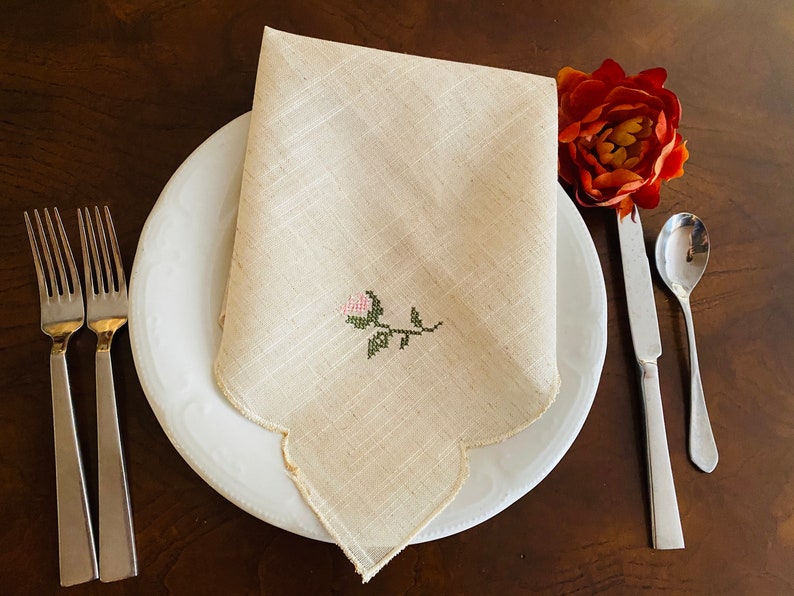 17x17 BeigeWhite A/&MT Floral Embroidered LinenCloth Reusable Dinner Napkins; Set of 4 pieces