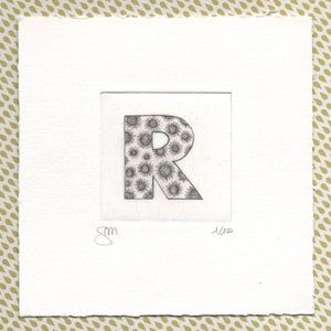 Alfabeto - Lettera R  "Ricci"  - Stampa artistica, miniatura, incisione ad acquaforte e acquatinta stampata e acquerellata a mano
