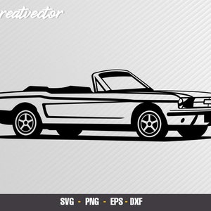 Puede incluir: Silueta en blanco y negro de un coche clásico convertible con la capota bajada. El coche tiene una carrocería redondeada y un capó largo.