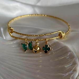 クローバーチャームブレスレット、ゴールドチャームブレスレット、調節可能なバタフライチャームブレスレット、カンボジアジュエリー、彼女へのギフト、レディースクローバーブレスレット