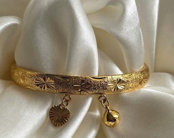 Pulsera camboyana chapada en oro de 24 quilates, regalo para ella, regalo de aniversario, brazaletes Kada, pulsera de campana camboyana, brazalete apilable