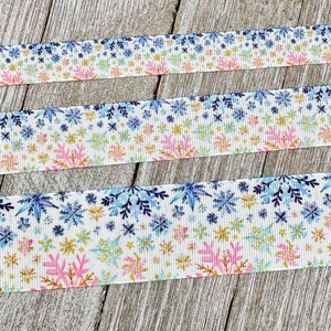 Pastelkleurige wintersneeuwvlokken bedrukt grosgrain kerstlint: 5/8&quot;, 1&quot;, 1,5&quot;, vakantielint, winterprinses, hondenhalsband, cadeaupapier