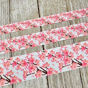 Cinta estampada con flores primaverales en tonos azul pálido y cerezos en rosa - 5/8" - 7/8" - 1,5" - Manualidades - Lazos para el pelo - Envoltura de regalos - Corona - Japonés