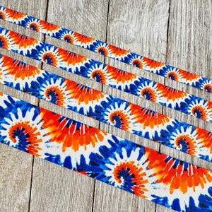 Oranje en blauw op witte tie-dye bedrukt grosgrain lint - 3/8&quot; - 5/8&quot; - 7/8&quot; - 1,5&quot; - ambachtelijk - decor - strik - sleutelhanger - feest - cadeauverpakking