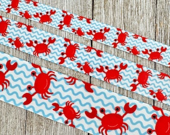 Cinta grosgrain estampada con cangrejos rojos sobre fondo azul y rayas playeras - 5/8" - 7/8" - 1.5" - Manualidades - Etiqueta para equipaje - Lazo para el cabello - Collar para perro - Envoltura de regalo