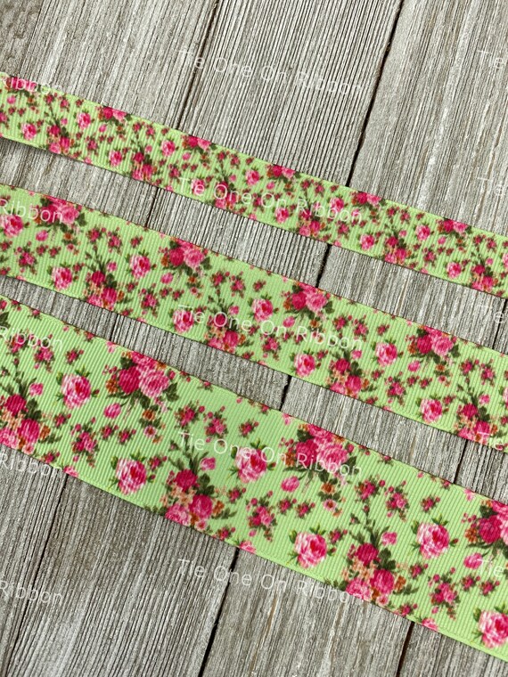 SALE 5 Yards White and Green Daisies on Lavender Printed Grosgrain Ribbon 1  Inch Wide Sewing Crafting Decorating Bow Key Fob 