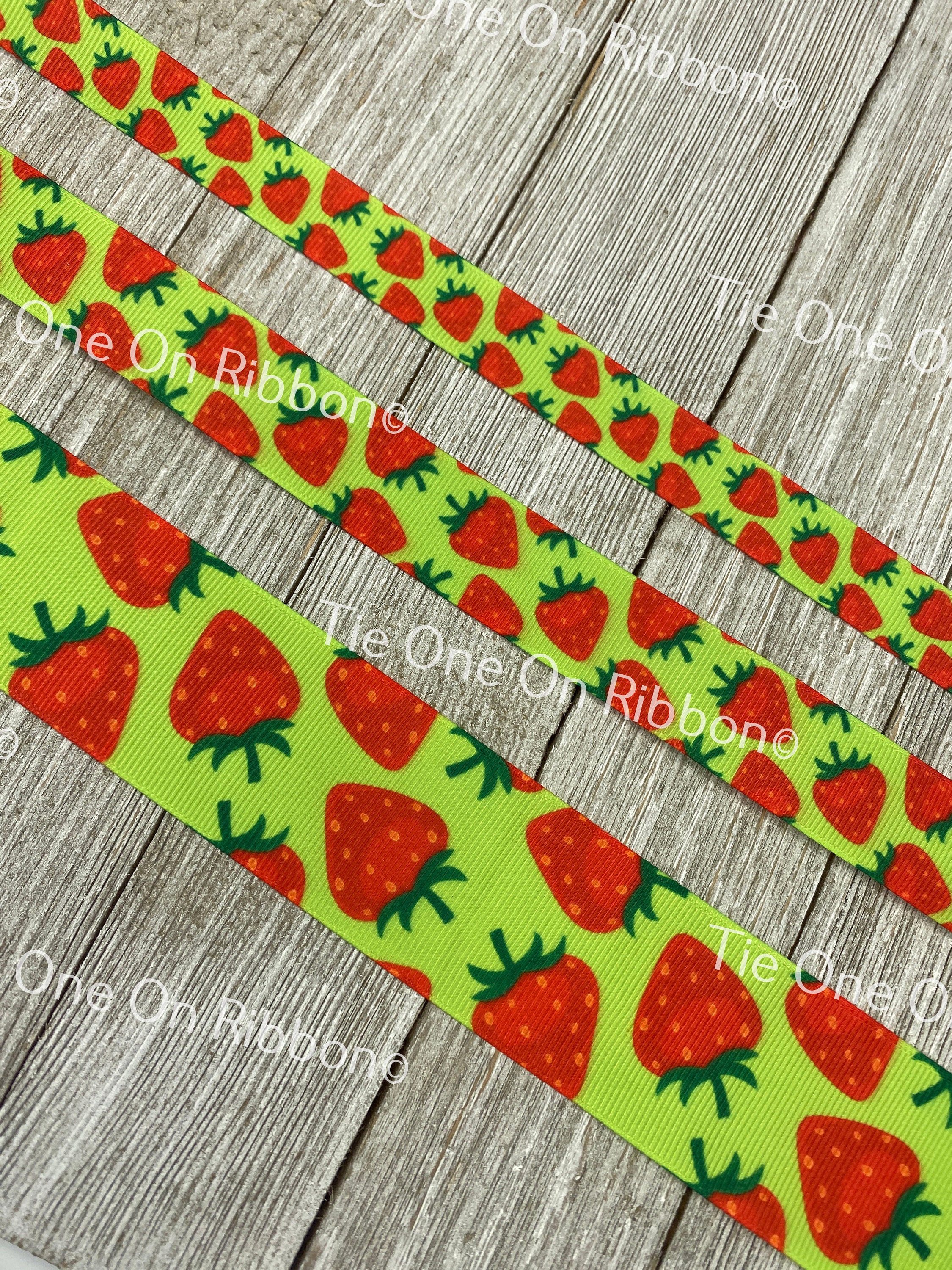 Strawberry Ribbon Decorative Fruit Printed Grosgrain Ribbon Green Red  Ribbon for Crafts 3/8 inch x 5 Yards Assorted Ribbon