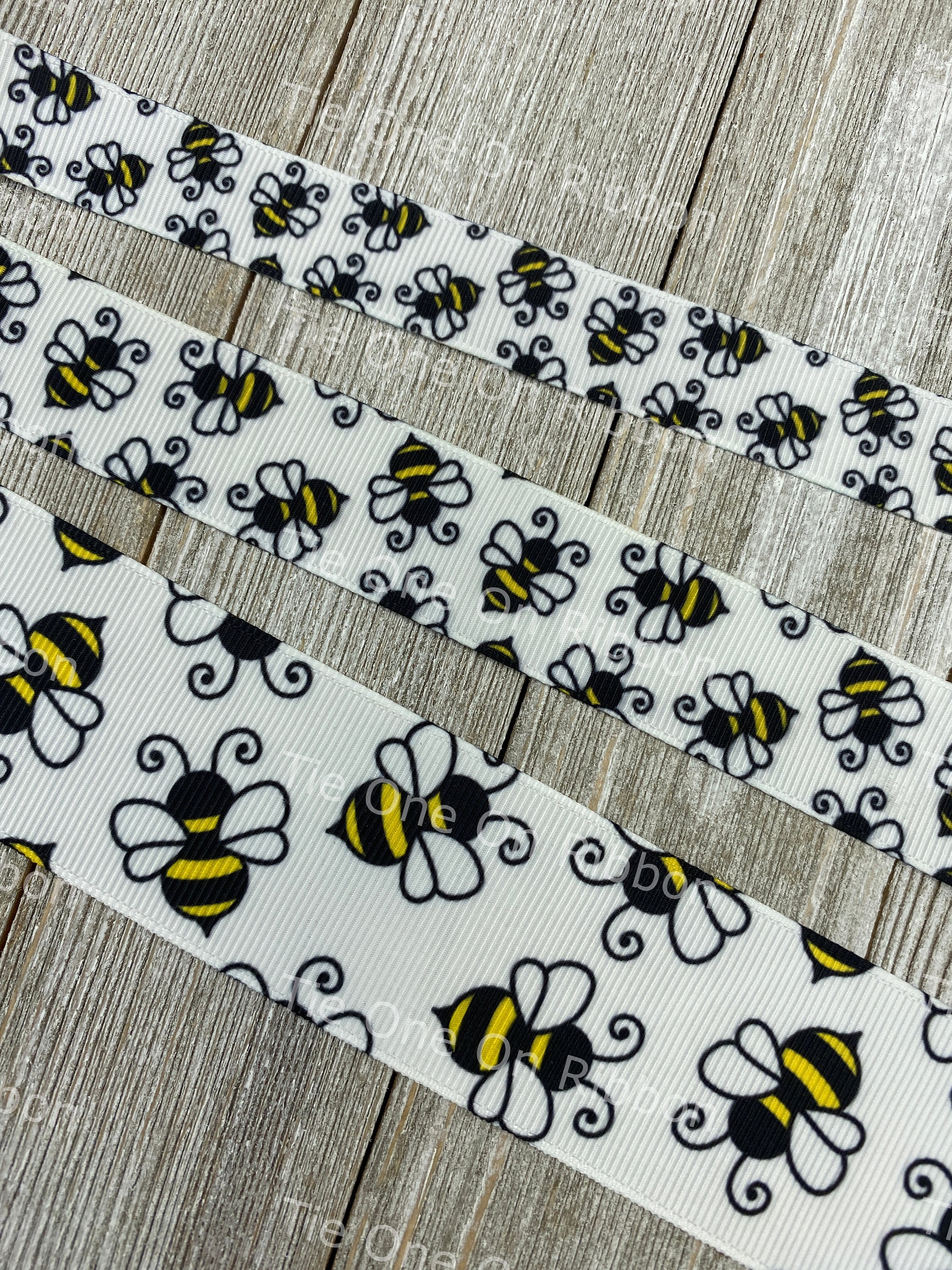 1 YARD 7/8" CUTE BUMBLE BEE PRINT ON WHITE GROSGRAIN RIBBON 1 YARD 7/8" CUTE BUMBLE BEE PRINT ON WHITE GROSGRAIN RIBBON