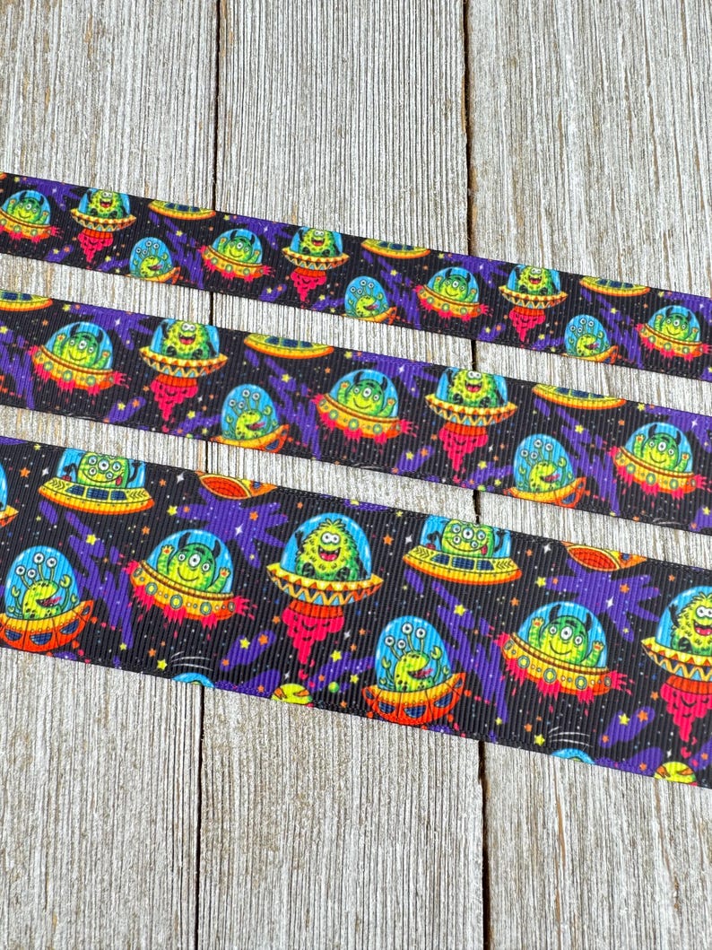 Cute Green Alien in Flying Saucer Print Grosgrain Ribbon - 5/8