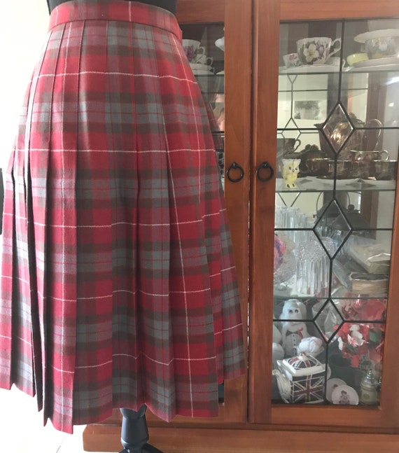 Fab Vintage Pure New Wool Pleated Skirt from Edinb