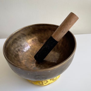 Full Moon Hand Beaten Singing Bowl: Chakra Healing, Meditation (22cm)