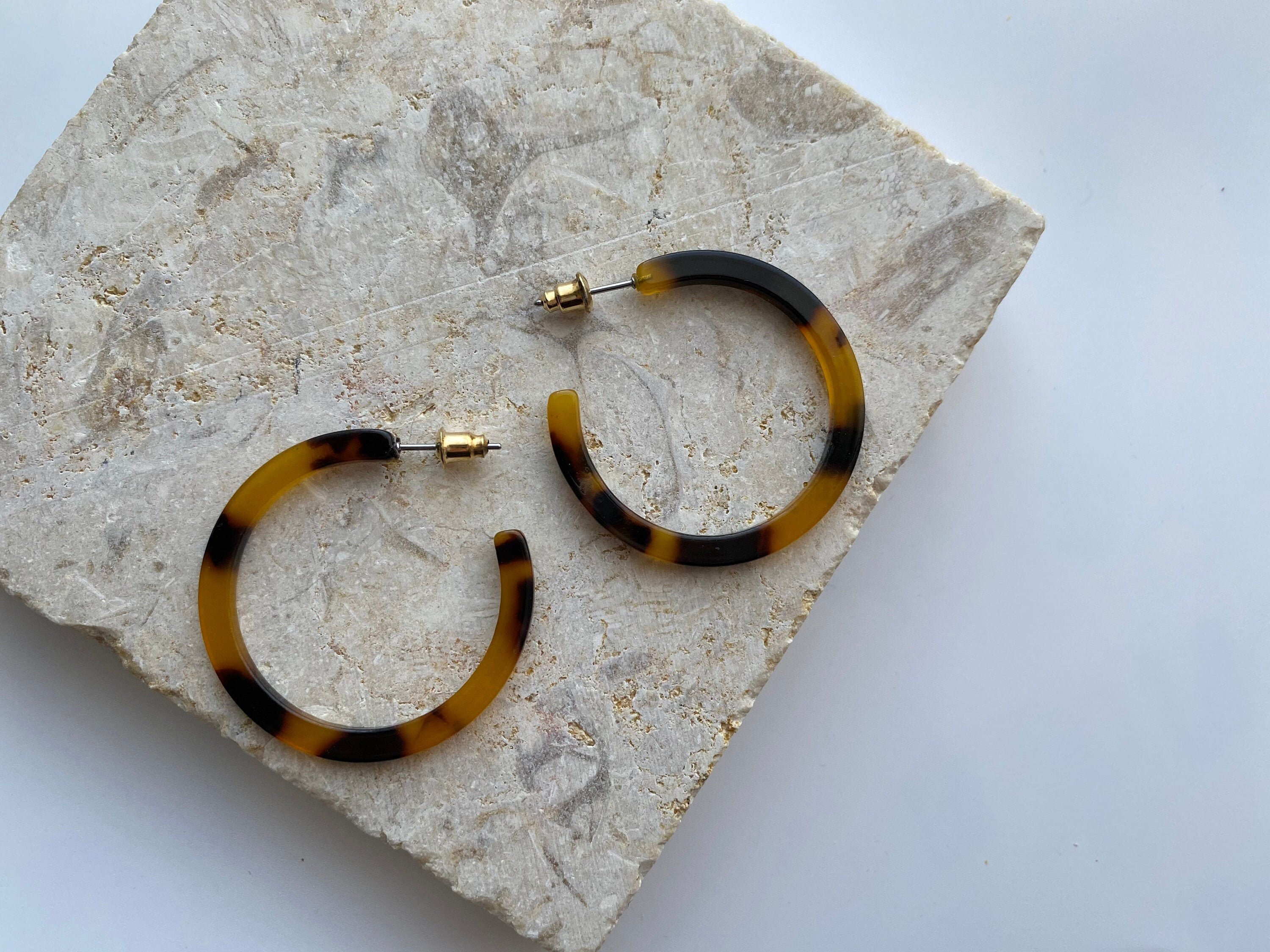 Tortoise shell hoop shop earrings anthropologie