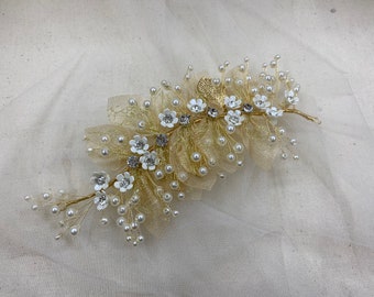 Pearls and Flowers Bridal Hair Decor, Hand Wired Gold Bridal Hair Vine, Gold Floral Headband, Gold hair vine, Fancy Bride Hair Accessories,