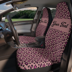 Può includere: Due coprisedili per auto in stampa leopardata rosa e nera con il testo "Your Text" su ciascuno.