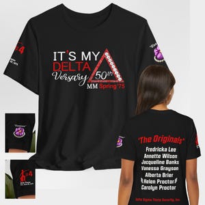 Camiseta "Es mi Deltaversary", camiseta DELTA personalizada, camiseta con perlas delta, regalo delta para hermanas, camiseta con letras griegas