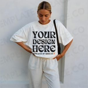 Maqueta de estilo de vida C1717 de White Comfort Colors, maqueta estética de camiseta extragrande, maqueta de estilo callejero Y2K, maqueta realista