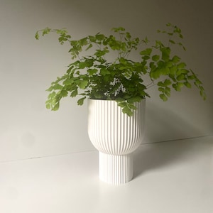 Moderner Übertopf ,,CHALICE” in Weiß
