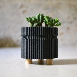"Schiefer ""SLATTED"" Übertopf aus schwarzem Holz im japanischen Stil