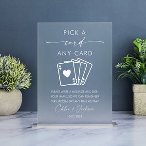 Placa de livro de visitas de cartas de baralho, assine nosso livro de visitas, escolha uma carta, qualquer carta, placa de carta de baralho de casamento personalizada, decoração de casamento em acrílico