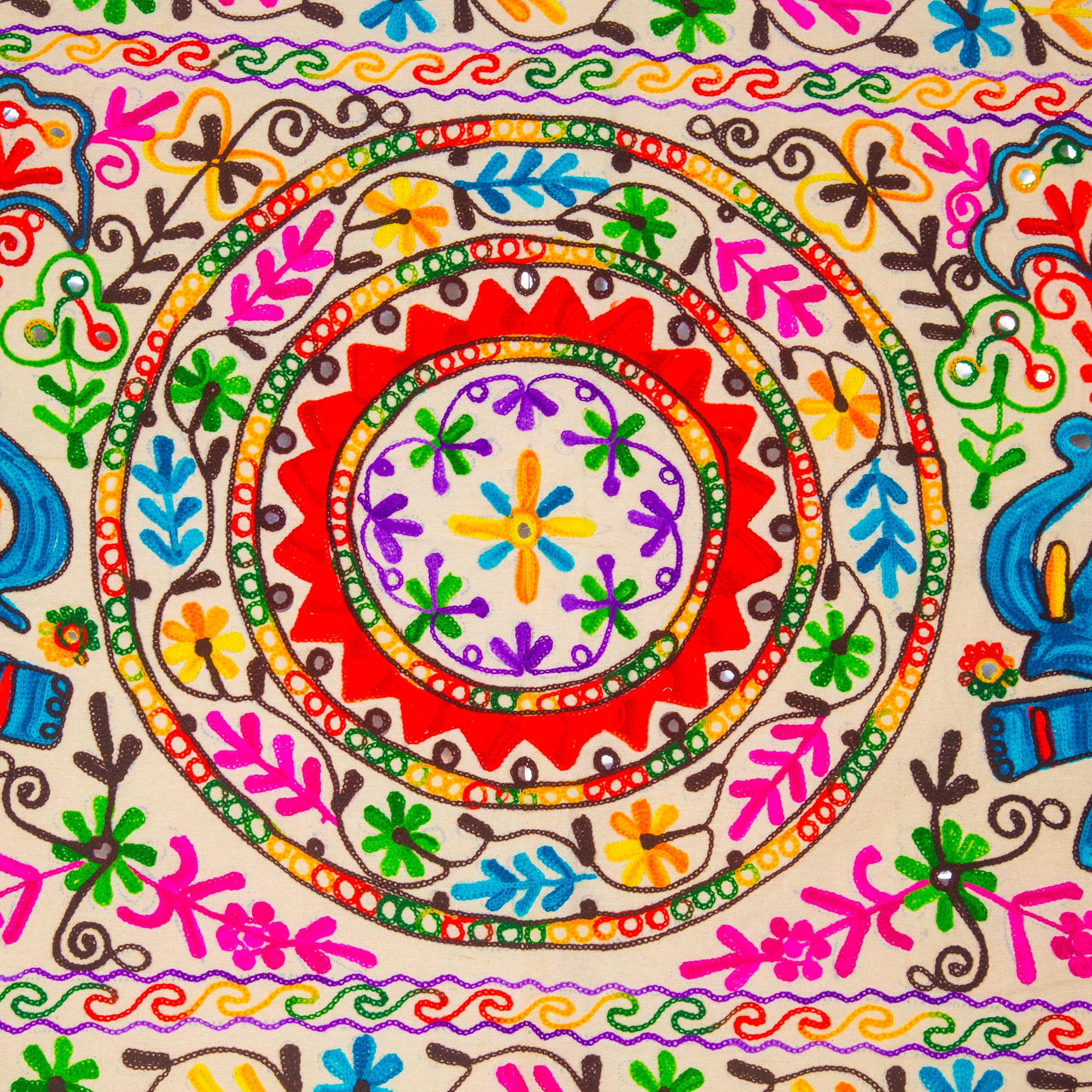 象の刺繍タペストリー 30 x 50 インチ – インドのスザニスロー、青い象