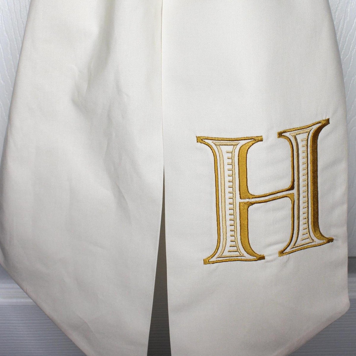 Monogram Wreath Sash - Color: Ivory Font: 1 Personalization: R