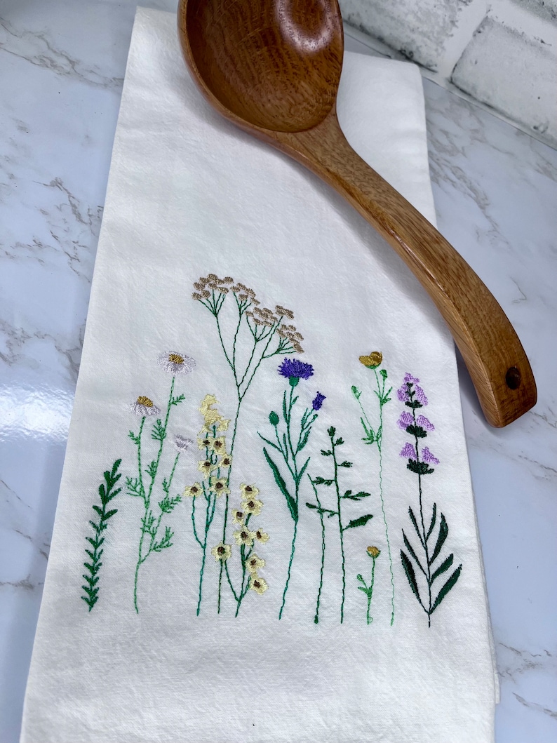 TEA TOWEL WILDFLOWER *Embroidered*Botanical Flowers*Hand Towel*Flowers Tea Towel*Flour sack*Kitchen Towel*Mother's Day Gift*Housewarming