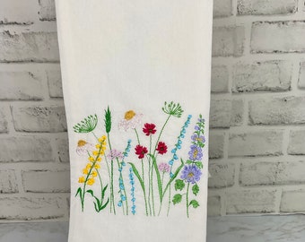 Paño de cocina bordado con flores silvestres: decoración de cocina con flores de prado