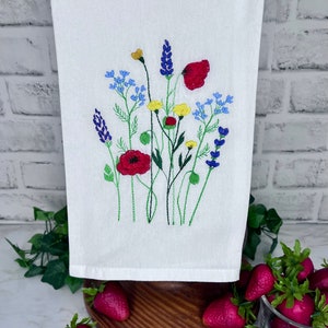 TEA TOWEL WILDFLOWER* Poppies*Embroidered*Hand Towel*Flowers*Tea Towel*Flour sack*Kitchen Towel*Mother&#39;s Day*Gift*Housewarming*Hostess Gift