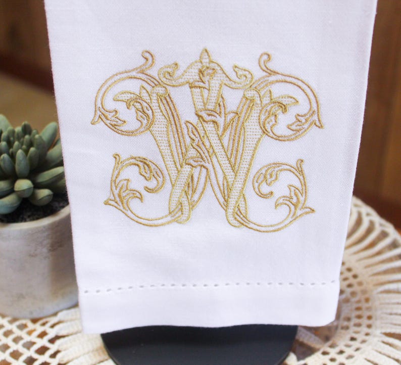 Monogram Tea Towel*Personalized*Hostess Gift*Hand Towel*Shower Hostess Bride Maids Gift*Wedding Linen.