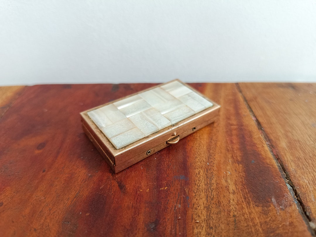 23302201 Vintage Mother-of-pearl Coated Pill Box, Shiny Gold-tone Metal Jewelery ...