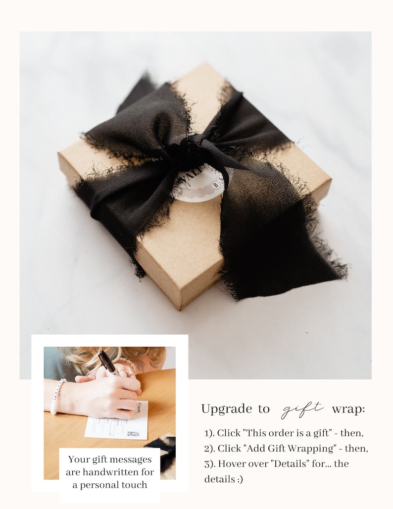 K&ouml;nnte beinhalten: Eine braune Geschenkbox mit einem schwarzen Band, das zu einer Schleife gebunden ist. Die Box steht auf einer wei&szlig;en Oberfl&auml;che. Der Text "Upgrade to gift wrap" ist in schwarzer Schrift auf wei&szlig;em Hintergrund geschrieben. Der Text "Your gift messages are handwritten for a personal touch" ist in schwarzer Schrift auf wei&szlig;em Hintergrund geschrieben.