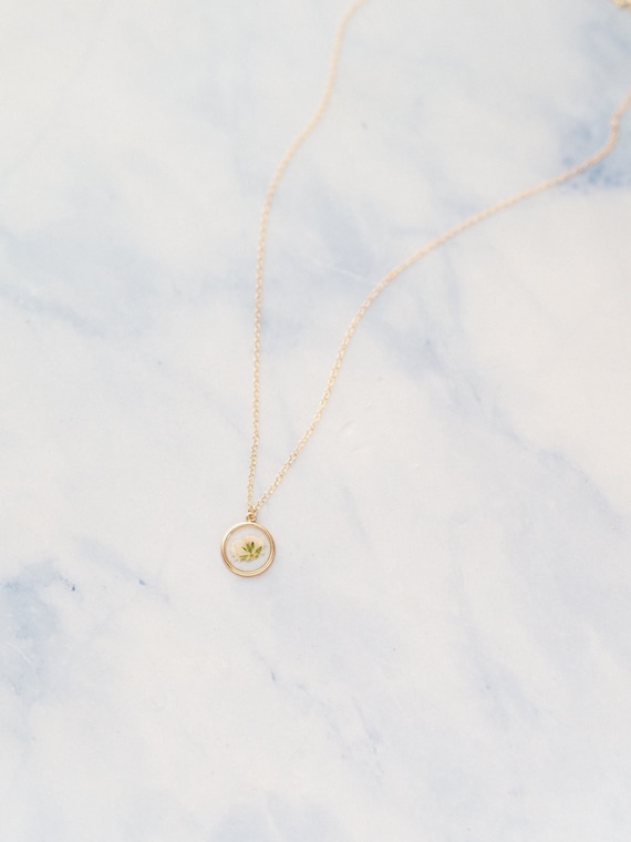 Baby’s Breath Necklace – Dried Flower Pendant, Pregnancy Gift for Expecting Mom