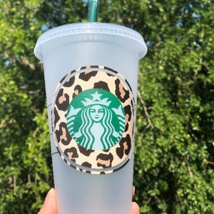 Leopard Starbucks Cup / Leopard anillo de impresión alrededor del logotipo de Starbucks / Nombre personalizado en la parte posterior.