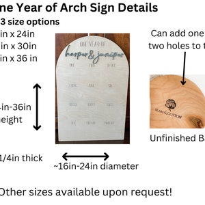 Pode incluir: Um letreiro de madeira em forma de arco com o texto "ONE YEAR OF harper & juniper" e os n&uacute;meros de 1 a 12. O letreiro tem 1/4 de polegada de espessura e um di&acirc;metro de 16 a 24 polegadas. A parte de tr&aacute;s do letreiro &eacute; inacabada e pode ser personalizada com dois furos no topo.