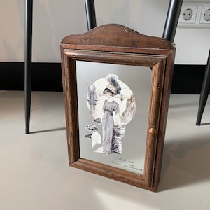 Vintage French 1960 keyhouse features a Mirror illustration of the period &#39;Belle époque&#39; | A la mer Crialion de Francis