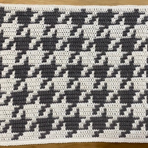 Nothing but Houndstooth Mosaic Placemat, Scarf, Runner, Cushion cover Pattern