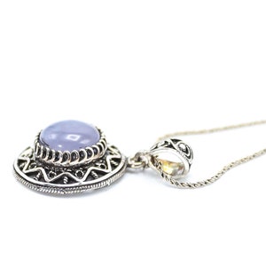 Handgemaakte ketting met blauwe chalcedoon edelsteen