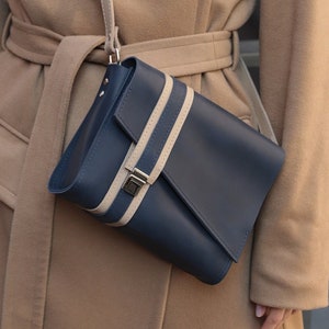 bolso de cuero crossbody, bolso bandolera de cuero, bolso de cuero mujer, bolso personalizado de cuero, bolsos de cuero, regalos de novios, regalo para ella