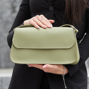 Bolso bandolera de piel negra pequeño hecho a mano para mujer