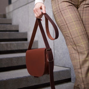 Handmade Leather Crossbody Purse for Women - Ideal Gift and Versatile Shoulder Bag