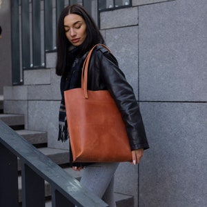 leather tote bag, bridesmaid tote, personalized tote bag, leather shoulder bag, tote bag with zipper, laptop tote bag, brown tote bag