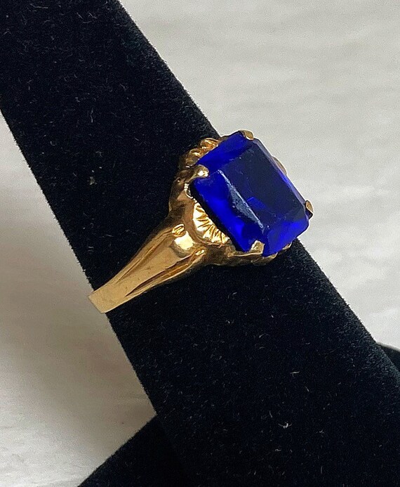 10 Karat Gold Ring With Rectangular Shaped Deep B… - image 2