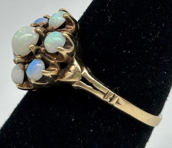 10 Karat Gold Ring with Opal Gems / Size 7 // DN … - image 4