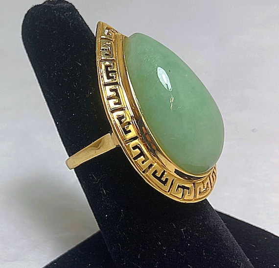 14 Karat Gold Ring With Large Teardrop Shaped Jad… - image 2