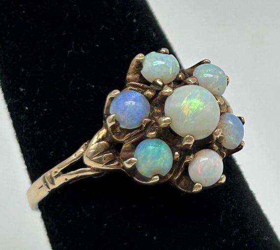10 Karat Gold Ring with Opal Gems / Size 7 // DN … - image 3