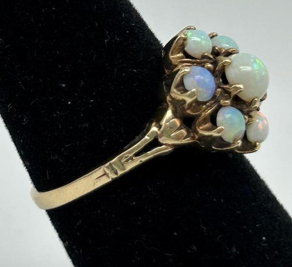 10 Karat Gold Ring with Opal Gems / Size 7 // DN … - image 5