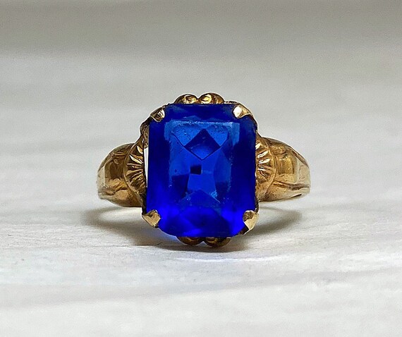 10 Karat Gold Ring With Rectangular Shaped Deep B… - image 10