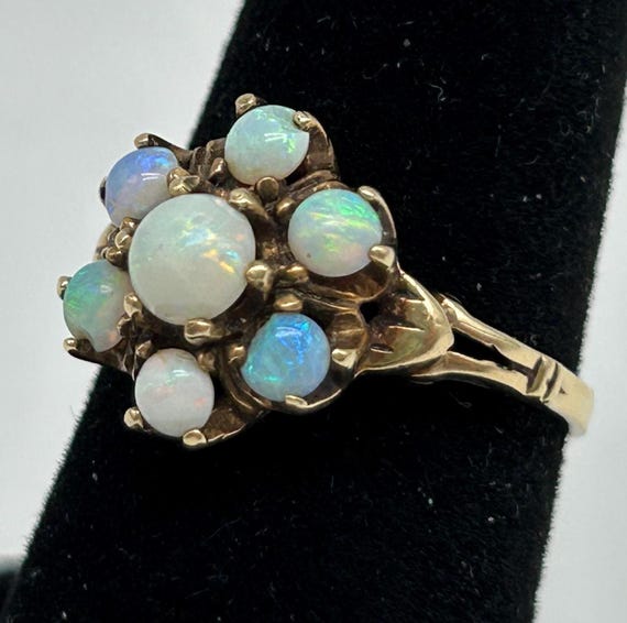 10 Karat Gold Ring with Opal Gems / Size 7 // DN … - image 2