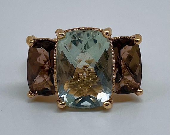 Large 14 Karat Gold Ring With Rectangular Shaped … - image 5