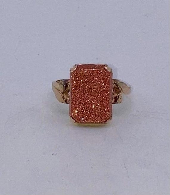 10 Karat Gold Ring With Large Rectangular Shaped … - image 4